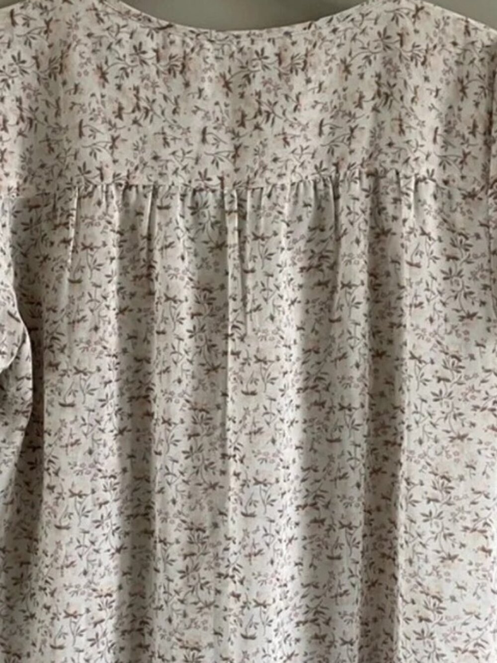 LOFT Short Sleeve Sheer Floral Blouse Top Pintuck Accents Tie Neckline - Picture 5 of 7